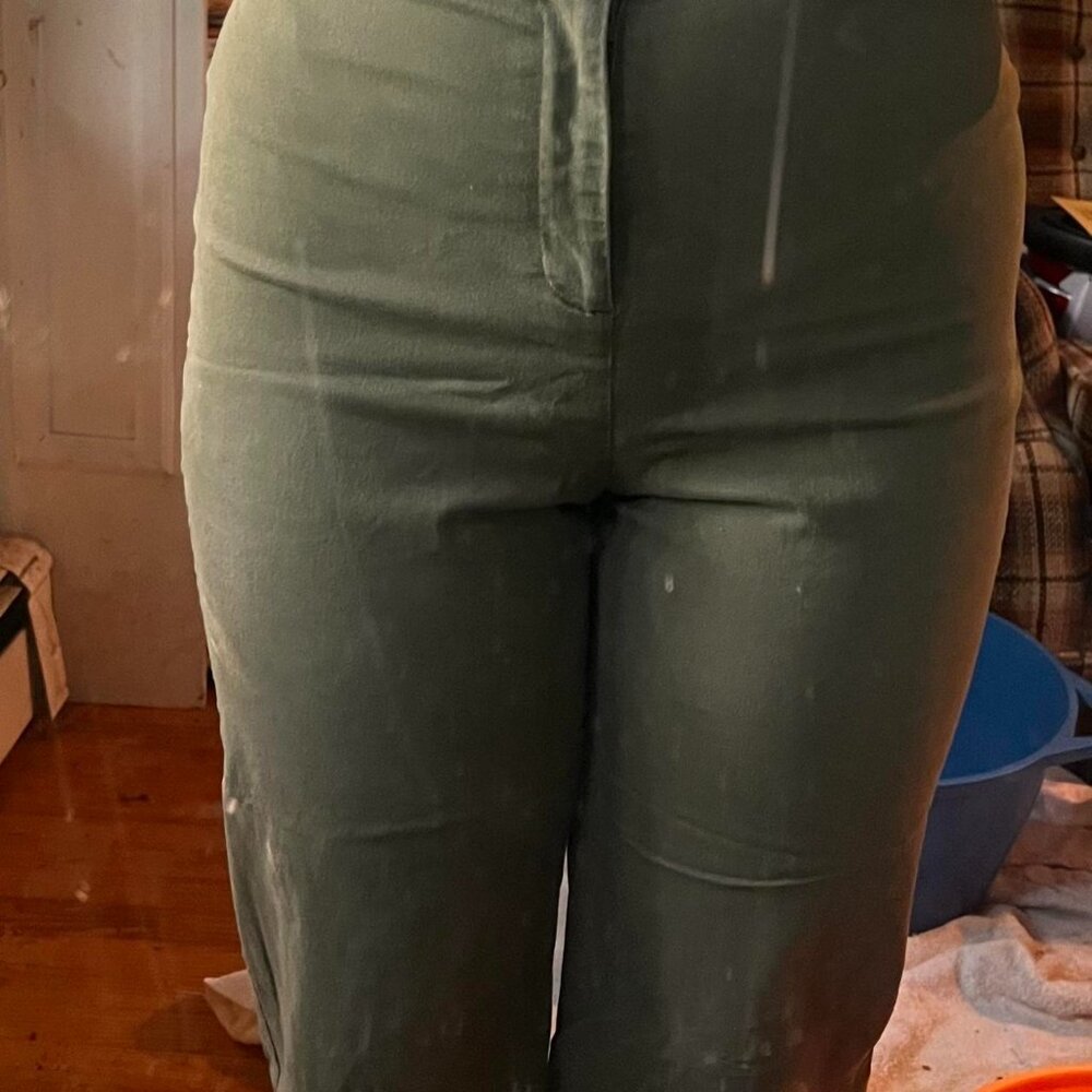 Green straight leg capri pants